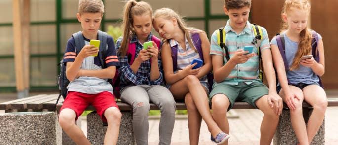 Schoolchildren using social media