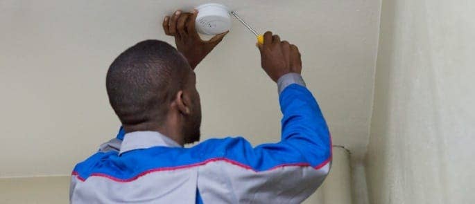 installing smoke detector fire safety